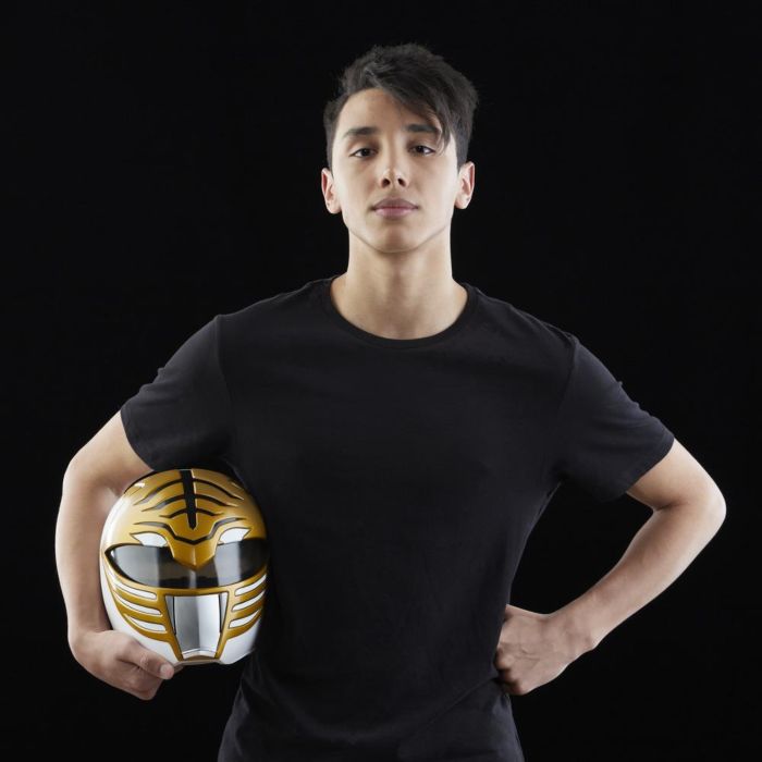 white mighty morphin power ranger helmet