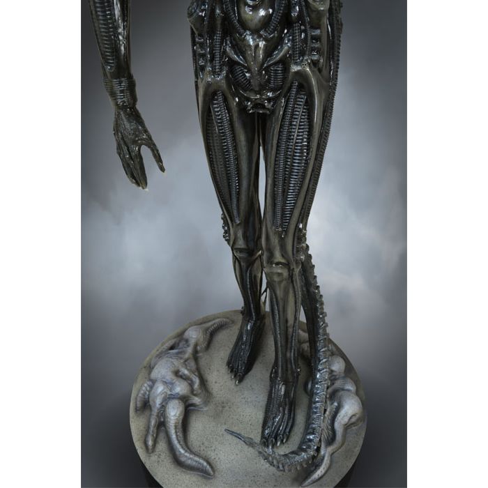 alien statuette