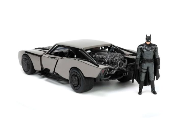 The Batman (2022) - Batman with Black Chrome Batmobile Hollywood