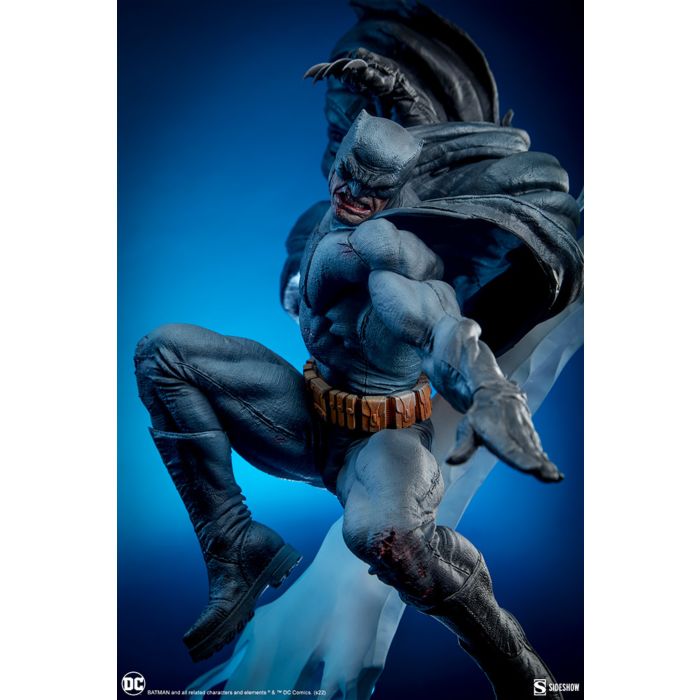 Batman: The Dark Knight Returns - Batman Premium Format Statue by Sideshow  Collectibles | Popcultcha