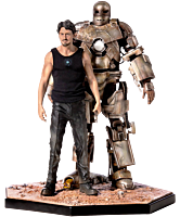 Marvel Studios: The First Ten Years - Tony Stark with Iron Man Mark I (1) Exclusive 1/10th Scale Statue